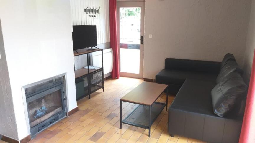 Bungalows Du Lac De Rabais 비르통 외부 사진